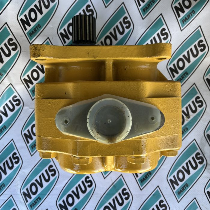 Насос трансмиссии Komatsu D355 07438-72202